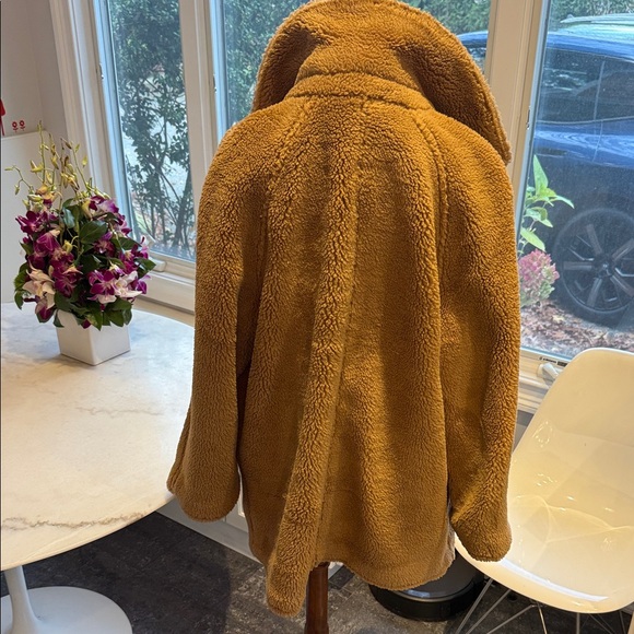 GAP Camel Teddy Jacket. Like new - Picture 4 of 8